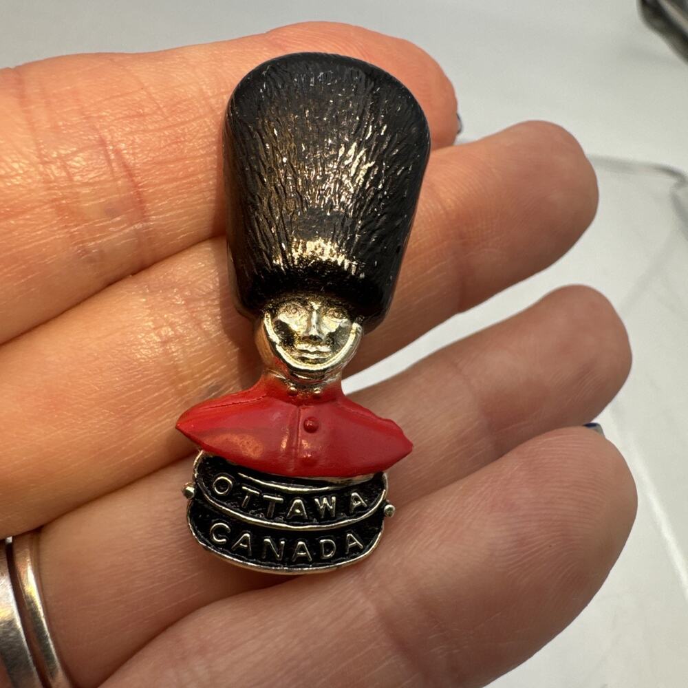 Vintage Ottawa Canadian Guardsman Enameled Pin Royal Canadian Brooch
